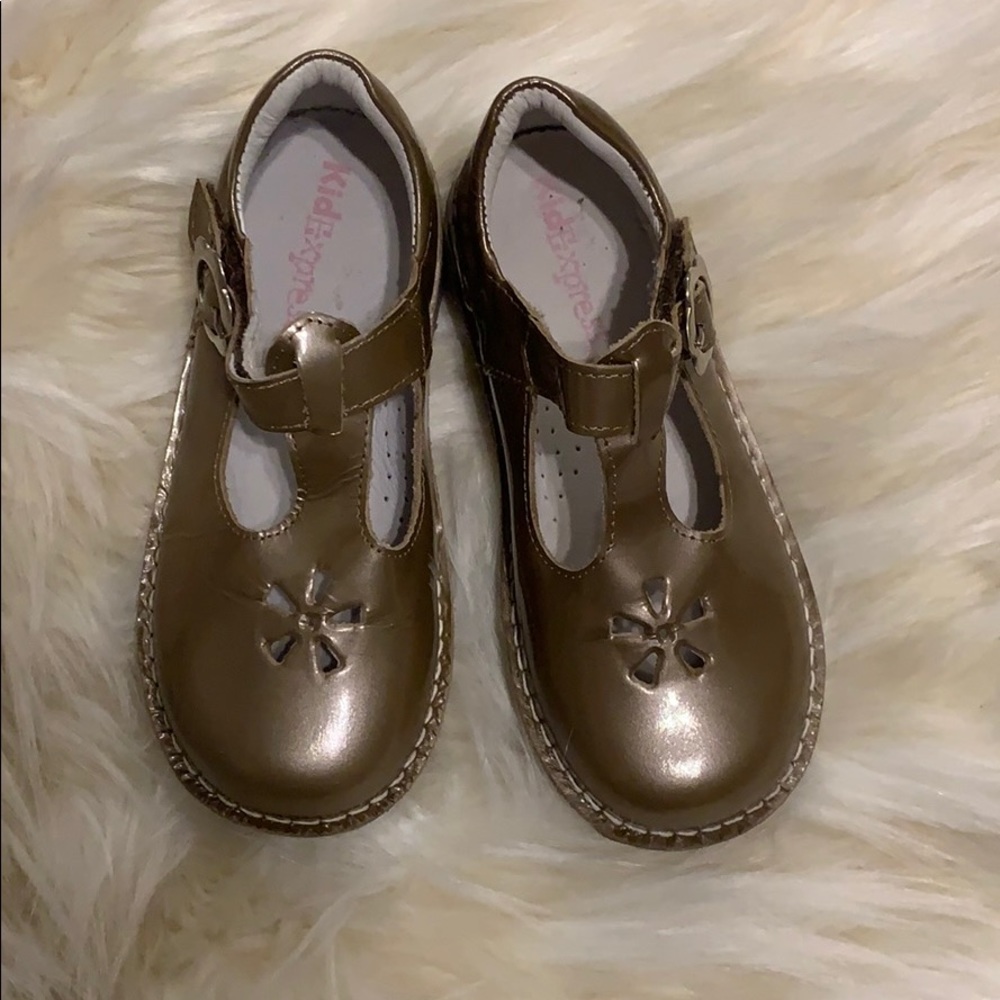 Girls size 28 dress shoe